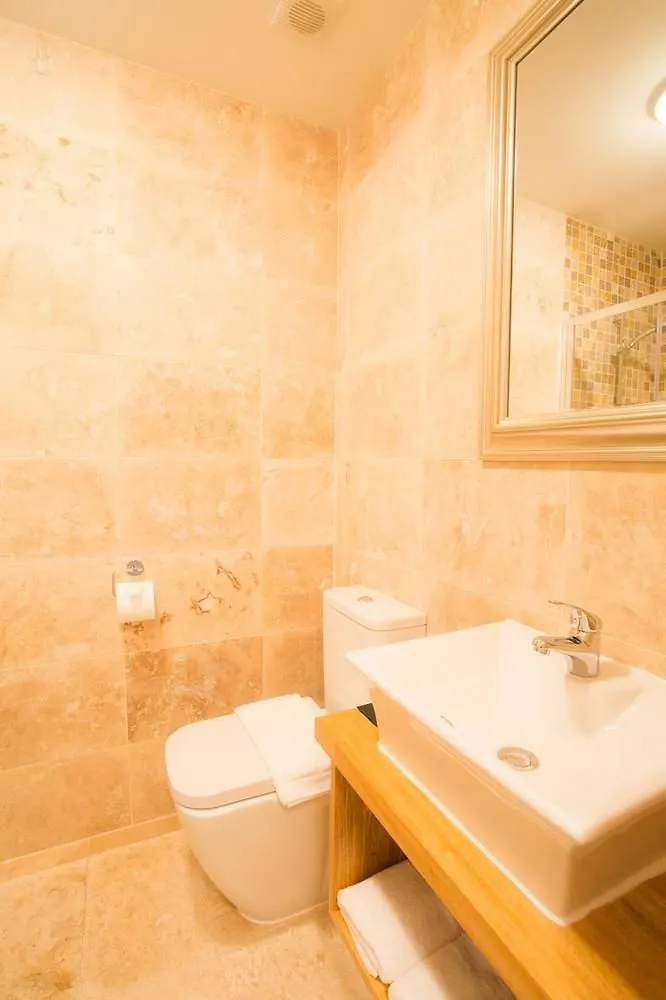 The Bear Hotel Bath Inn
